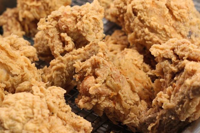 Order F5. Fried Whole Chicken Wings (4) food online from Captain King's Seafood City store, Memphis on bringmethat.com