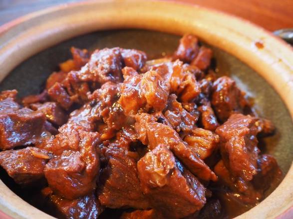 Order H1. Braised Beef Brisket 招牌五味牛腩煲 food online from Chopsticks Cuisine store, Seattle on bringmethat.com