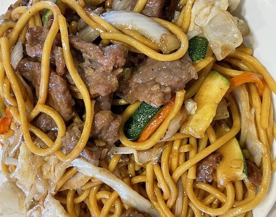 Order Chow Mein with Beef food online from Lee's BBQ + Boba store, Cudahy on bringmethat.com
