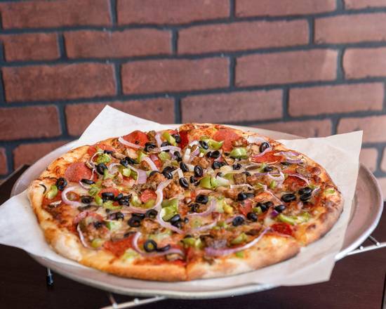 Order Deluxe Pizza food online from Pizza Bayern store, Los Angeles on bringmethat.com