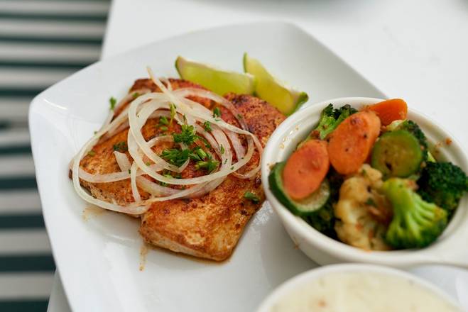 Order Filete de Mahi Saludable food online from Latin Cafe 2000 store, Miami on bringmethat.com