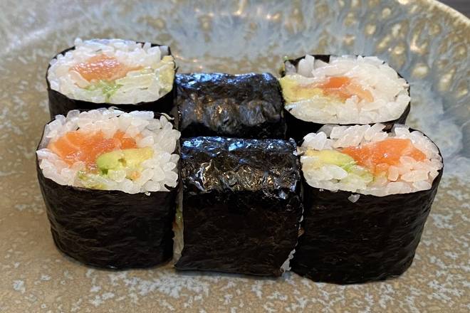 Order Salmon and Avocado Roll food online from Kabuto store, San Francisco on bringmethat.com