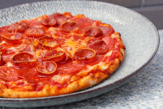 Order Zee Pepperoni Pizza food online from Noahs Pizza store, Sacramento on bringmethat.com