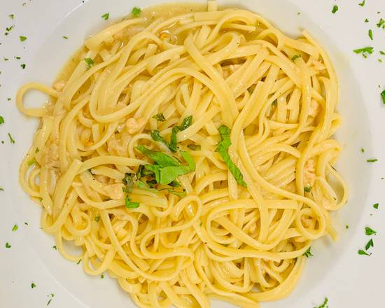 Order Linguine with Clam Sauce food online from Rotelli Pizza & Pasta store, Boca Raton on bringmethat.com
