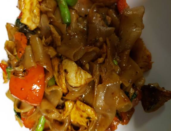 Order 47 Pad Kee Mow-Drunken Noodle food online from Suthathip Thai Restaurant store, Anaheim on bringmethat.com