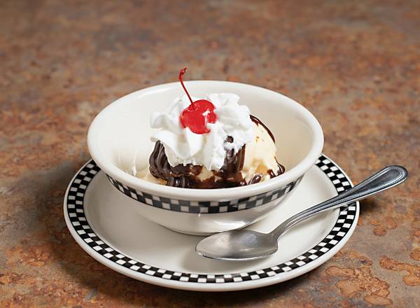 Order Hot Fudge Sundae food online from Black Bear Diner store, Rohnert Park on bringmethat.com