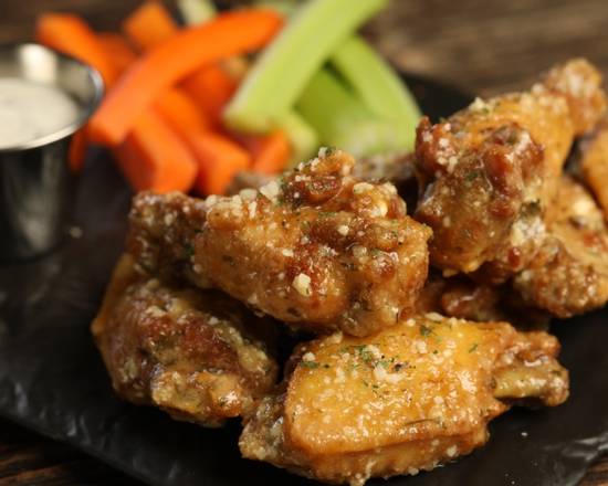 Order Traditional Garlic Parmesan food online from Wild Wild Wings store, Denver on bringmethat.com
