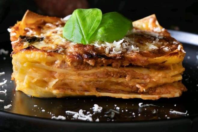 Order Lasagne di carne food online from Mimmo's Mozzarella Market store, North Miami on bringmethat.com