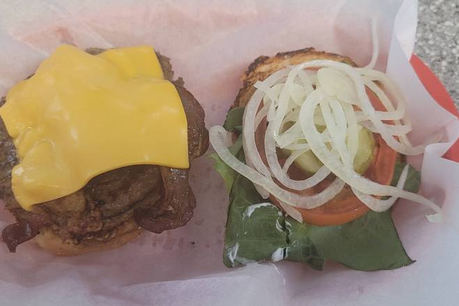 Order Bacon Cheeseburger food online from Fleetwood diner store, Ann Arbor on bringmethat.com
