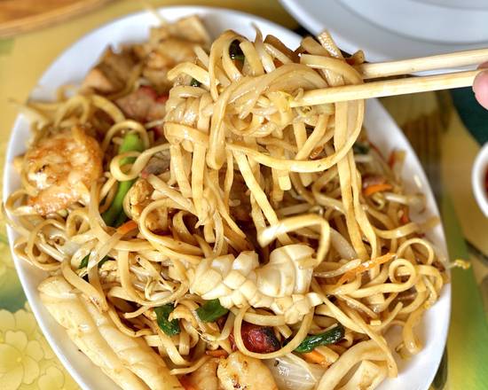 Order N2. Seafood Pan-Fried Noodle food online from Din Ho Chinese BBQ store, Austin on bringmethat.com