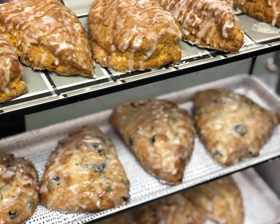Order House-made Scone food online from Biscuit House store, Lakewood on bringmethat.com