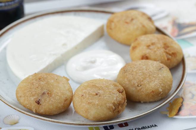 Order Arepitas de chicharron con queso y nata food online from Los Roques Gourmet store, Doral on bringmethat.com