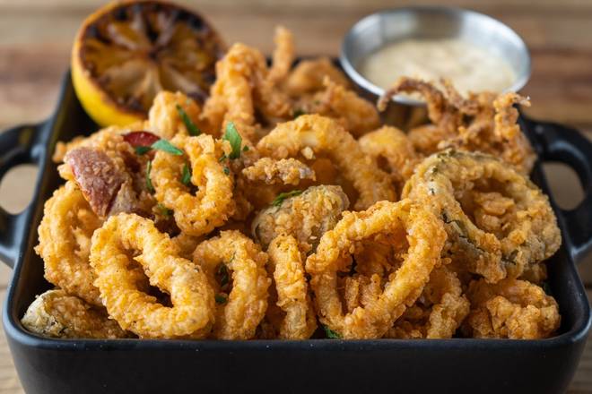 Order Flash Fried Calamari food online from Bar Louie store, Murfreesboro on bringmethat.com
