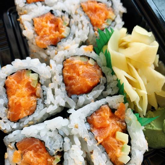 Spicy Salmon cut Roll