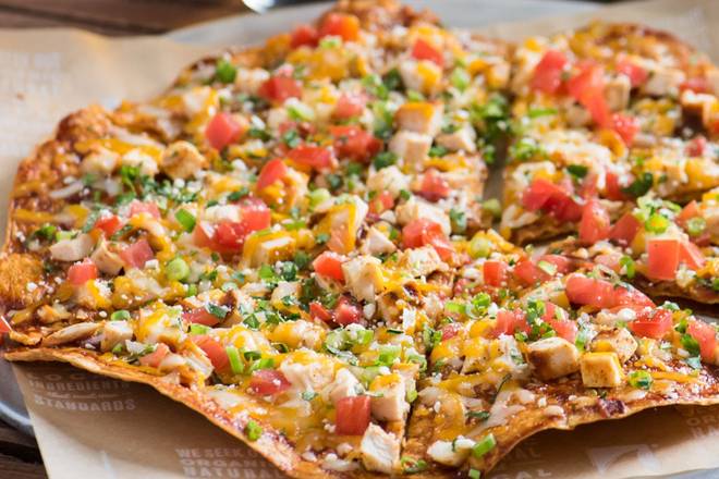 Order Chipotle BBQ Chicken Pizza food online from Sharky's Woodfired Mexican Grill store, Los Angeles on bringmethat.com
