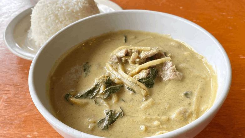 Order P4 Keow Wan Curry ** food online from Madam Mam's store, Bee Cave on bringmethat.com