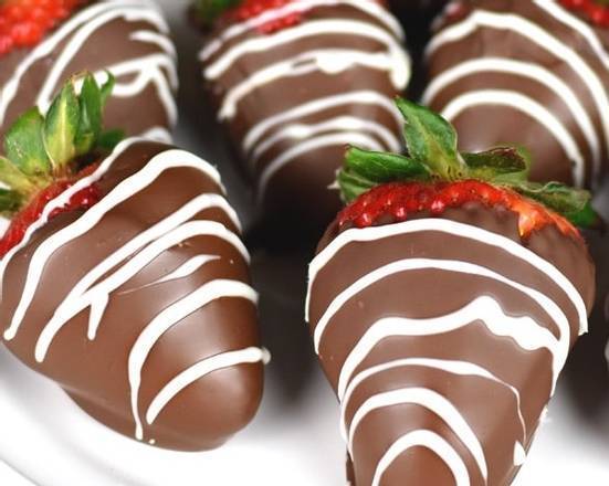 Order Fresh Organic % 100 Belgian Chocolate Covered Strawberries food online from Valbella Midtown store, New York on bringmethat.com