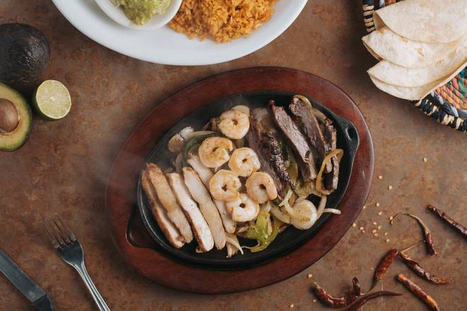 Order Fajita Grande food online from Monterey Little Mexico store, Temple on bringmethat.com