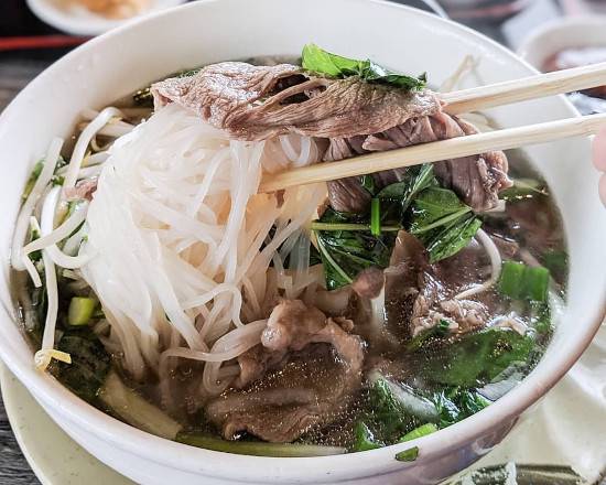 Order P3 Pho Tai Ribeye Beef Steak - DISH! food online from Pho Hue Oi store, Redondo Beach on bringmethat.com
