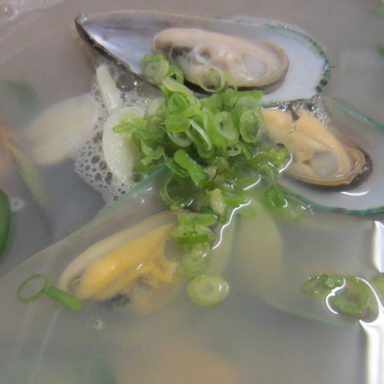 Order Clear Mussel Soup food online from Kitchen Sooda store, Los Angeles on bringmethat.com