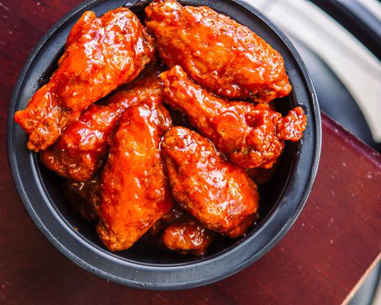 Order Six Pieces Traditional Bone In Wings food online from Papa Rays Pizza & Wings store, Des Plaines on bringmethat.com