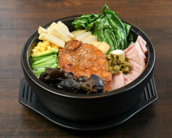Order R8大排米线Pork Chop Rice Noodle food online from 十秒到云南过桥米线 store, Rockville on bringmethat.com
