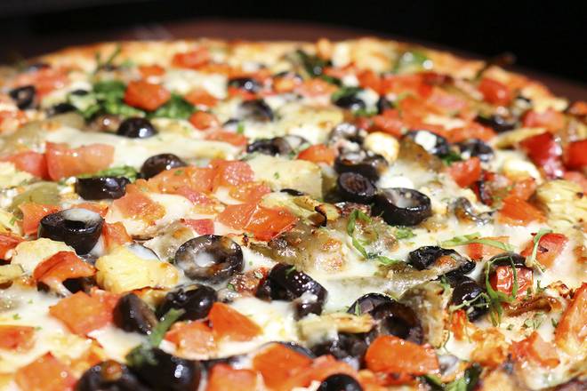 Order Farmers Market Pizza food online from Boombozz Taphouse store, Louisville on bringmethat.com