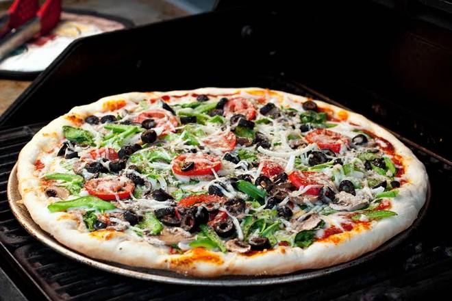 Order Veggie Supreme food online from 33 Taps store, Los Angeles on bringmethat.com