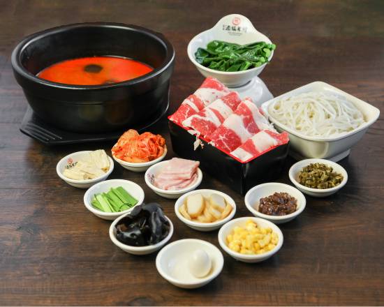Order R10泡菜肥牛米线Kimchi Beef Rice Noodle food online from 十秒到云南过桥米线 store, Rockville on bringmethat.com
