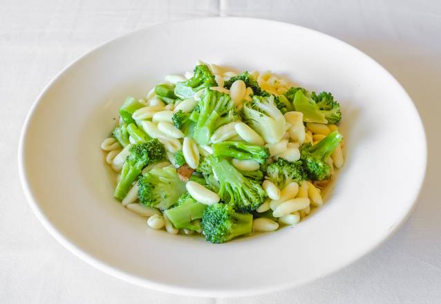 Order Cavatelli and Broccoli with Garlic and Oil food online from Dante's Place Restaurant-Pizza store, Leonia on bringmethat.com