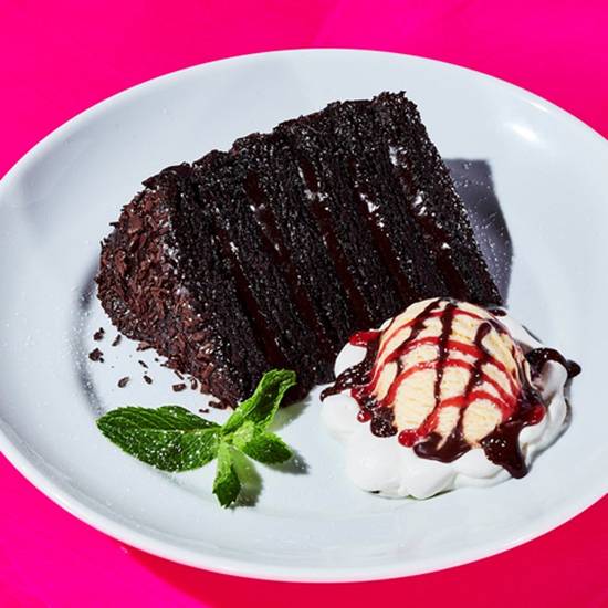 Order Chocolate Cake a la Mode food online from Dave & Buster's store, Orlando on bringmethat.com
