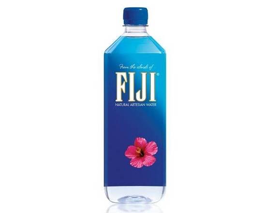 Order Fiji Bottled Water (500 ml) food online from Trumbull Super Stop store, Trumbull on bringmethat.com