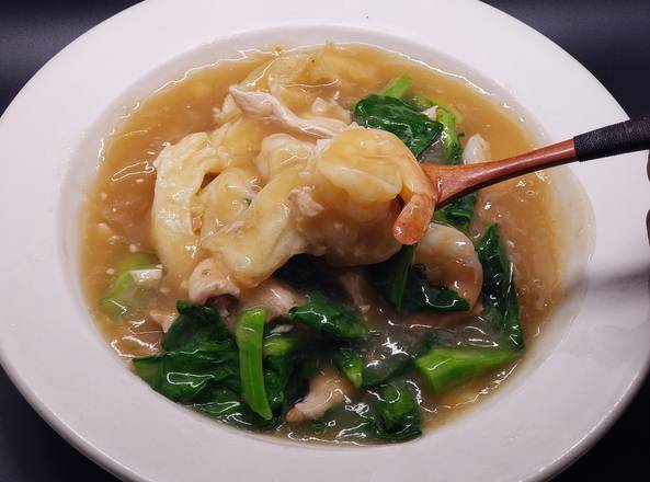 Order Pad Rad Na Noodles food online from Siam Rice store, Miami on bringmethat.com
