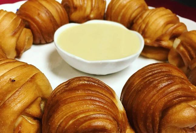 Order 15. Deep Fried Buns food online from Mulan Asian Bistro East store, Memphis on bringmethat.com