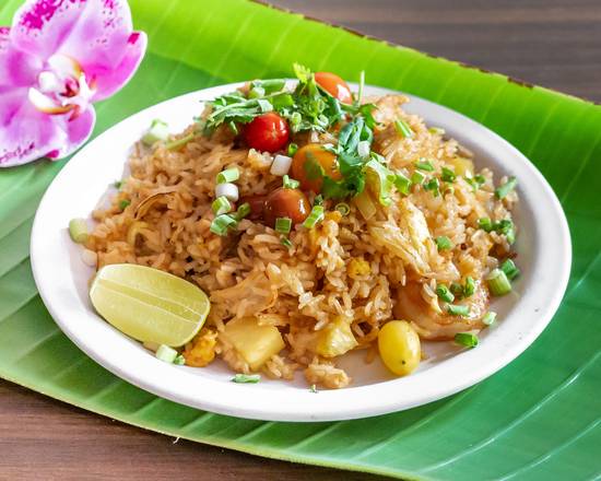 Order Pineapple Fried Rice (Mild) food online from Lucky House Thai Cuisine store, Berkeley on bringmethat.com
