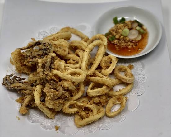 Order Fried Calamari food online from Sushi Lico store, Miami on bringmethat.com