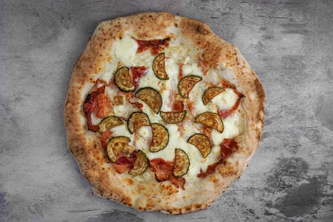 Order 10" Bacon and Zucchini Pizza food online from Pummarola store, Coral Gables on bringmethat.com