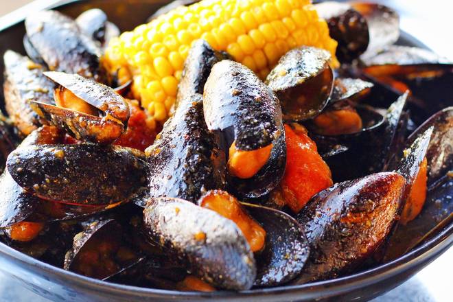 Order M9. Black Mussel (1LB) food online from Captain King's Seafood City store, Memphis on bringmethat.com