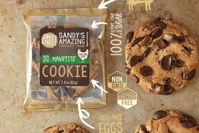 Order Sandy's Amazing Chocolate Chunk Manifesto Cookie food online from Fuzzy's Taco Shop store, Beaumont on bringmethat.com