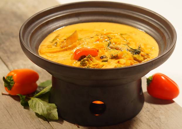 Order Chicken Thai Yellow Curry food online from Inchin Bamboo Garden store, Nashville on bringmethat.com