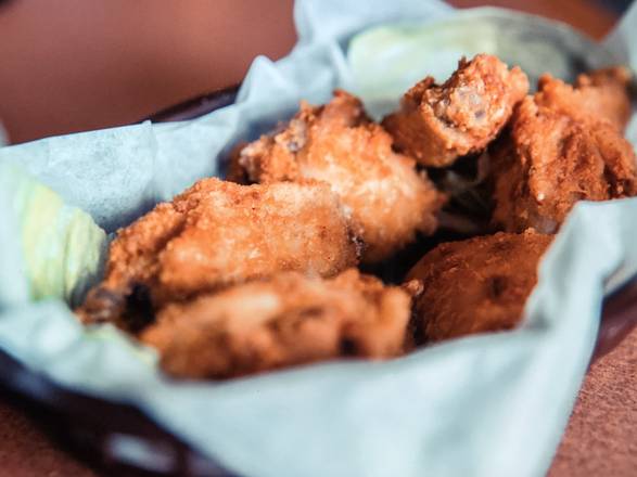 Order Fried Wing Dinner food online from Mama's Soul Food Restaurant store, Tampa on bringmethat.com