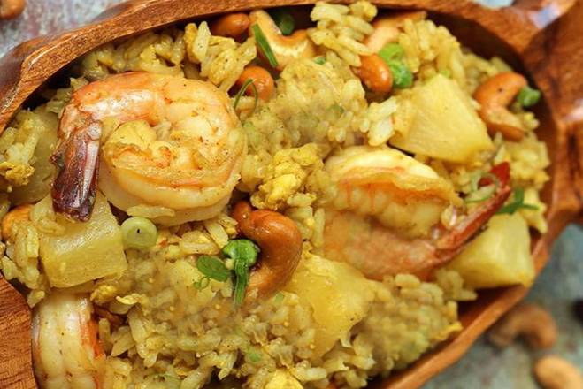 Order Yellow Curry Fried Rice food online from Sno Thai Restaurant store, Snoqualmie on bringmethat.com