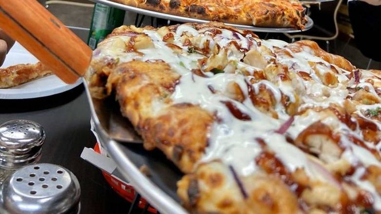 Order BBQ Chicken Pizza food online from Noahs Pizza store, Sacramento on bringmethat.com
