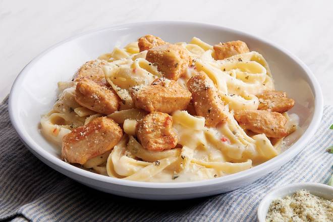 Order Chicken Fettuccine Alfredo food online from Fazoli's store, Nashville on bringmethat.com