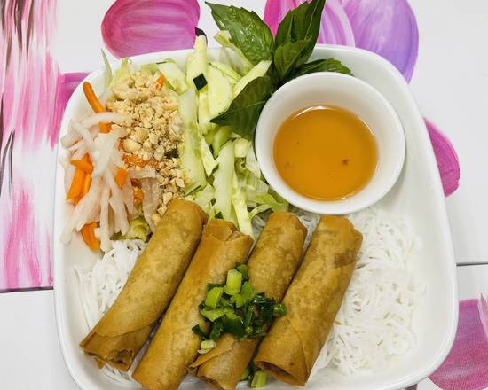 Order B1. Fried Egg Rolls food online from Pho Binh Minh store, Maple Valley on bringmethat.com