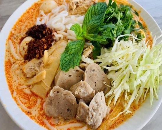 Order Kow Phoon food online from Topthai Kitchen store, Lincoln on bringmethat.com