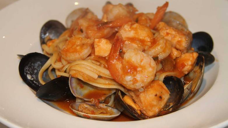Order LINGUINE PESCATORE food online from La Collina store, Millbrae on bringmethat.com
