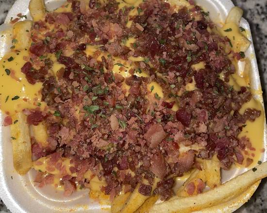 Order Bacon Cheddar French Fries food online from Da White House Food Truck store, New Orleans on bringmethat.com