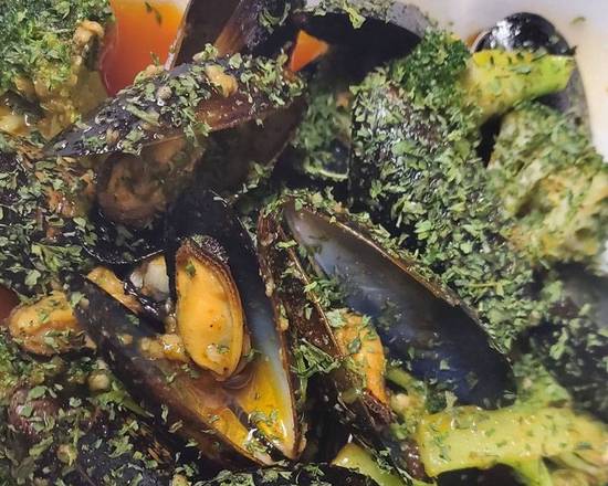 Order Black Mussel (20 pcs) food online from Q Seafood store, Loganville on bringmethat.com