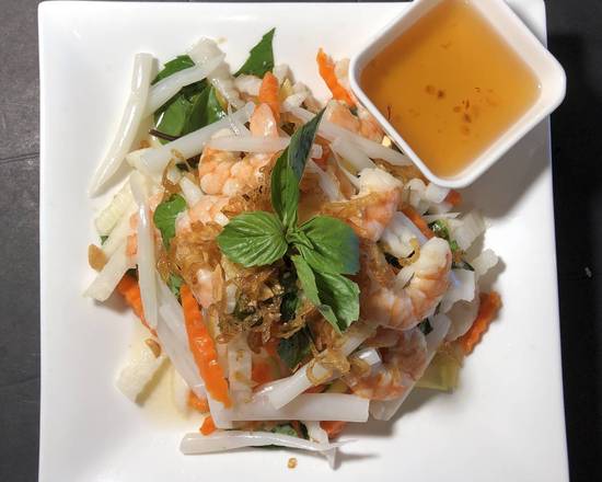 Order S3. Lotus Root Salad food online from Pho Binh Minh store, Maple Valley on bringmethat.com